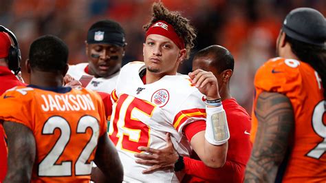 Chiefs’ Mahomes latest star quarterback sidelined by injury