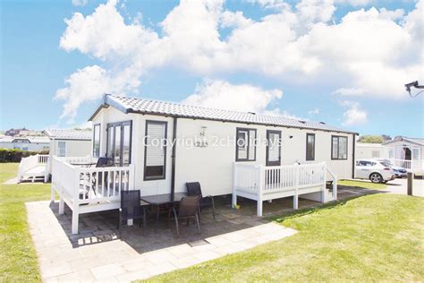 Luxury caravan boasting full sea views at Hopton Holiday Park ref 80041S - Holiday parks en ...