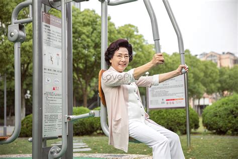 Seniors Outdoor Exercise Picture And HD Photos | Free Download On Lovepik