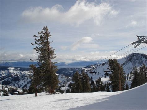 Ski resort Squaw Valley - Skiing Squaw Valley