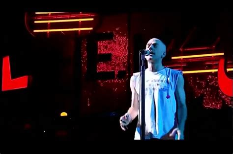 R.E.M -- Everybody Hurts [[ Official Live Video ]] HD At Glastonbury - YouTube