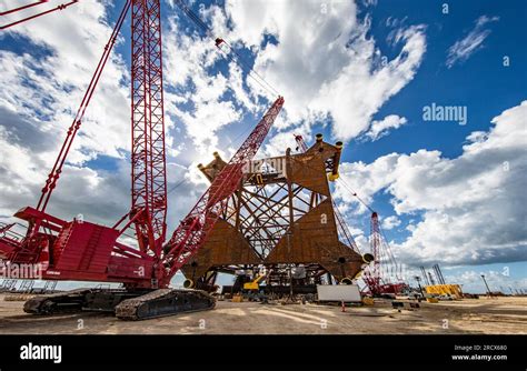 Offshore Platform Construction Stock Photo - Alamy