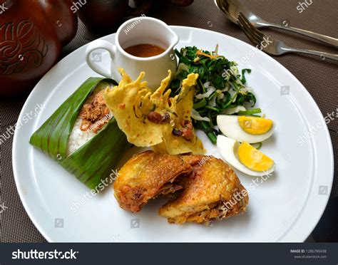 Ayam Goreng Nasi Pecel Stock Photo 1286786938 | Shutterstock