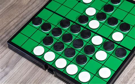 How to Play - Reversi Strategy and Basics