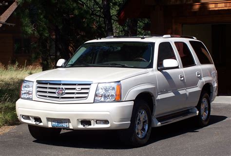 2005 Cadillac Escalade - Information and photos - MOMENTcar