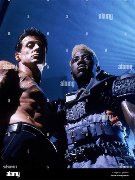 SYLVESTER STALLONE, WESLEY SNIPES, DEMOLITION MAN, 1993 Stock Photo - Alamy