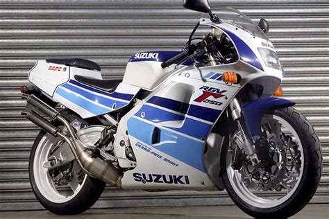 SUZUKI RGV250 (1987-1997) Review | Speed, Specs & Prices | MCN