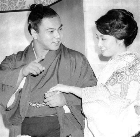 Chiyonofuji was married a beautiful bride Kumiko Shindo | Memoriam, Promotion celebration ...