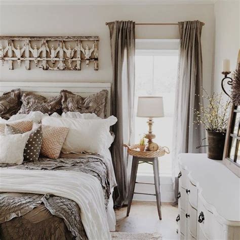 20+ Stunning White Farmhouse Style bedroom Ideas http://dorothydecor.info/20-stunning-white ...