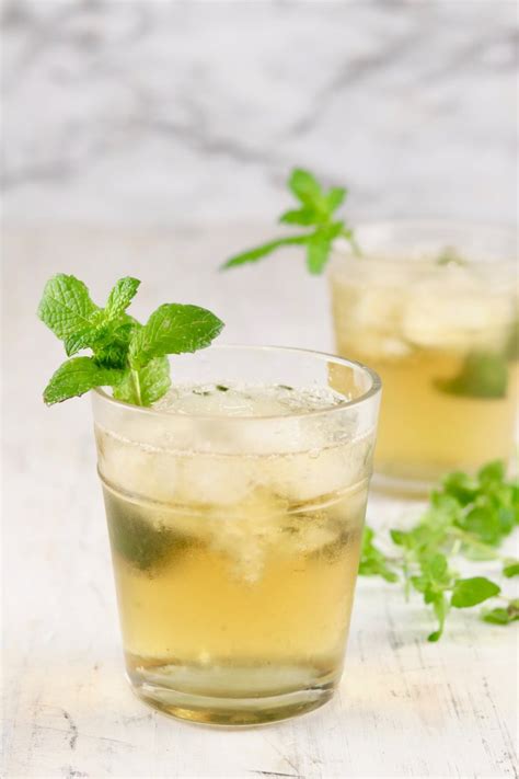 Easy Mint Julep Cocktail Recipe - Miss in the Kitchen