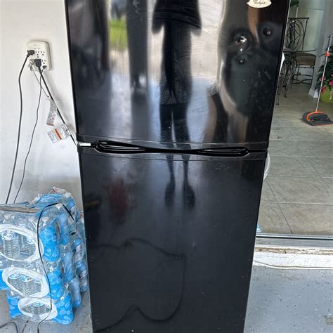 Whirlpool Refrigerator 10 Cubic Feet for Sale in Zephyrhills, FL - OfferUp