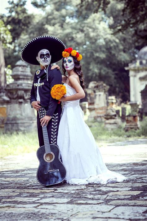 10 Disfraces de Halloween para parejas | Spooky halloween costumes, Halloween costume contest ...