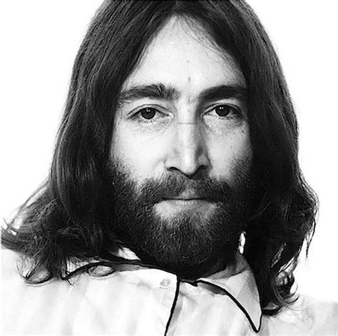 Rare portrait of John Lennon without glasses in 1969 : r/beatles