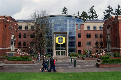 University of Oregon, Careers and Opportunities, La Trobe University