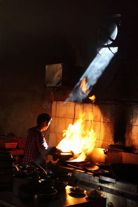 Traditional Chinese Chefs Working With Chinese Cooking Methods In Kunming Restaurant Editorial ...