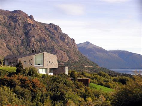 House on the Mountain / Alric Galindez Arquitectos | ArchDaily