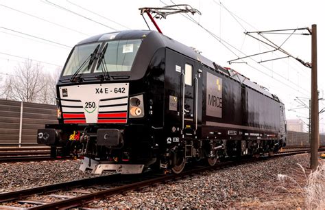 Mitsui Rail Capital Europe Orders Siemens Vectron Locomotives