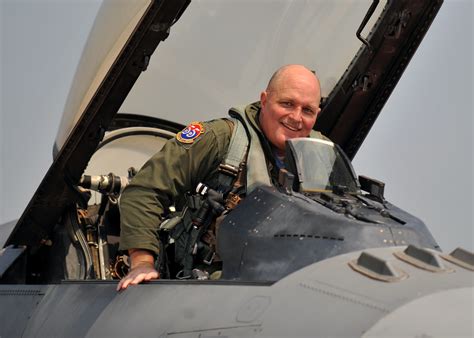 ‘Scary’ story: F-16 pilot takes final flight, reflects on career > Osan Air Base > Article Display