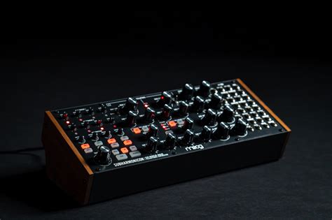 Moog Music Subharmonicon synthesizer leverages the past to make music - SlashGear