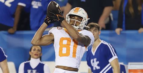 Tennessee holds off Kentucky in thriller