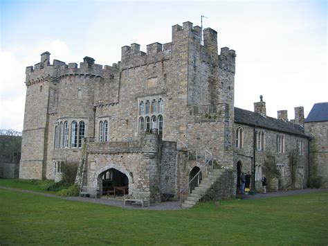 File:Featherstone Castle 1.jpg - Wikimedia Commons