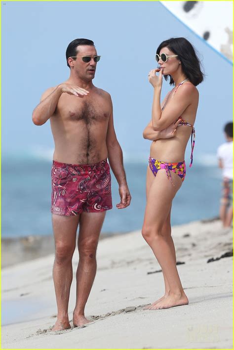 Jon Hamm: Shirtless 'Mad Men' Beach Scenes in Hawaii!: Photo 2744483 ...