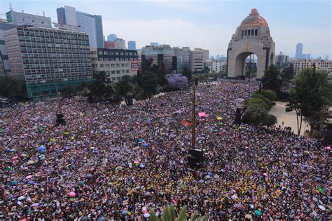 En images : manifestations massives le 8 mars, des millions de femmes ...