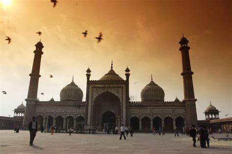 10 Largest Mosque in India - Tripoto