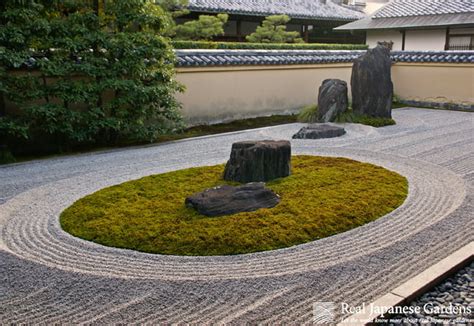 The Art of Gravel Pattern in the Japanese Garden - Real Japanese Gardens