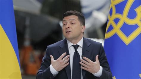 Zelensky v oligarchs: Ukraine president targets super-rich - BBC News