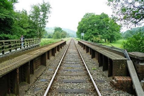 The Heart of Wales Line at Knighton © Jeff Buck cc-by-sa/2.0 :: Geograph Britain and Ireland