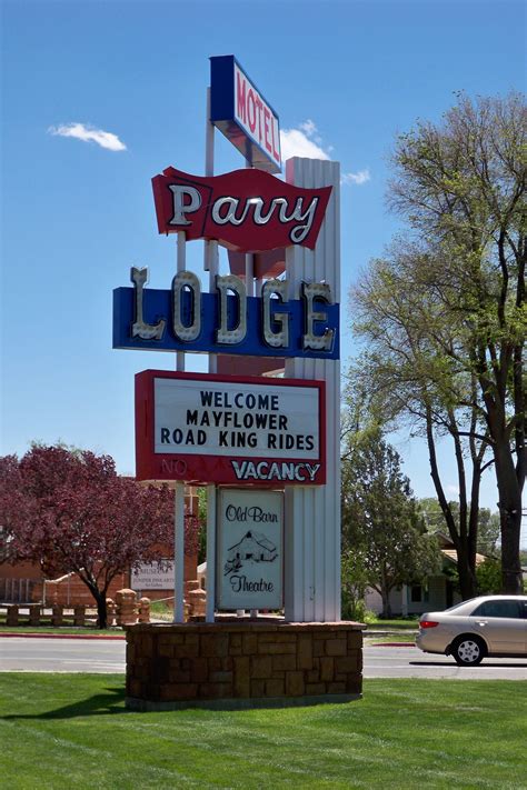 Parry Lodge in Kanab, Utah. Jim and I stayed here. VERY reasonable ...