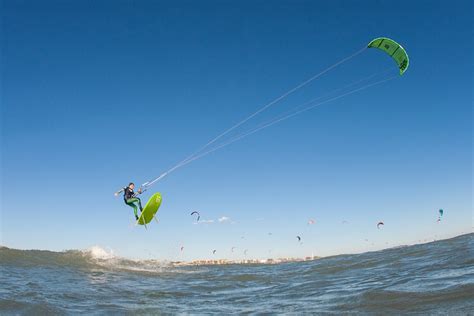 Types of kitesurfing kites and guide to kite size