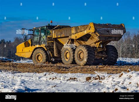 Articulated Dump TRuck Stock Photo - Alamy