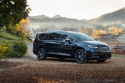 Chrysler Pacifica Reaches New Pinnacle, Offering All-wheel-drive Capability, Utility-vehicle ...