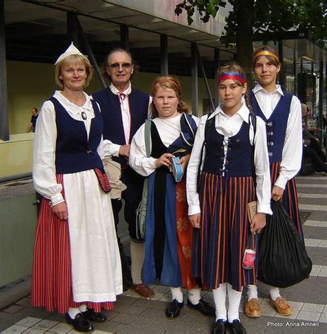 Finnish national costumes | Traje típico, Ropa tradicional, Vestidos tradicionales