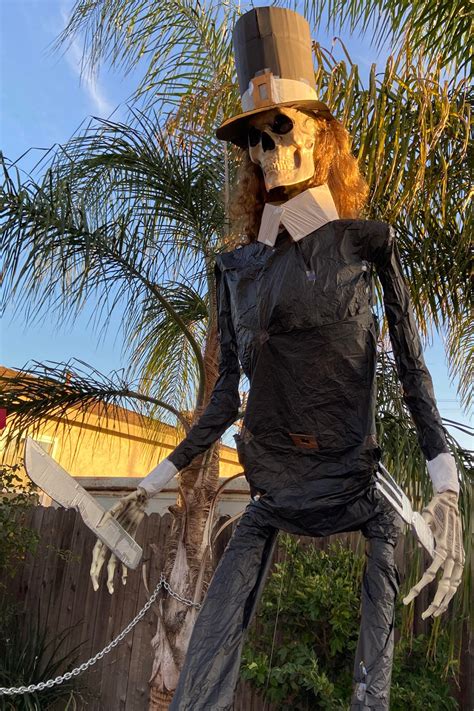 What Are People Doing With Those 12′ Halloween Skeletons Now? | Big 102.1 KYBG-FM