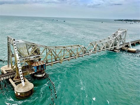 A closeup shot of Pamban Bridge - Pamban Bridge - Wikipedia | Pamban ...