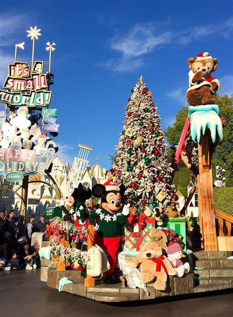 13 Reasons to Visit Disneyland Resort During the Holidays (2021) - La Jolla Mom | Disneyland ...