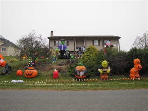 Halloween Decorations in The Neighborhood - Orange County NY