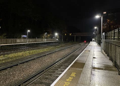 End of a long day - platform 2... © Mr Ignavy cc-by-sa/2.0 :: Geograph Britain and Ireland