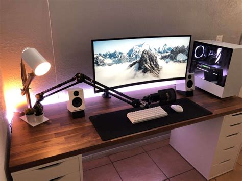 The 9 Best Gaming Setups of 2020 - Building The Ult… | Diseño de dormitorio para hombres ...