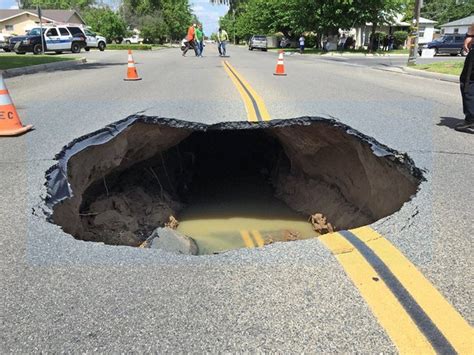 Video shows huge sinkhole open up on street in California | The ...