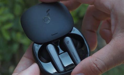 Top 5 Wireless Earbuds With Long Battery Life - The Tech Edvocate