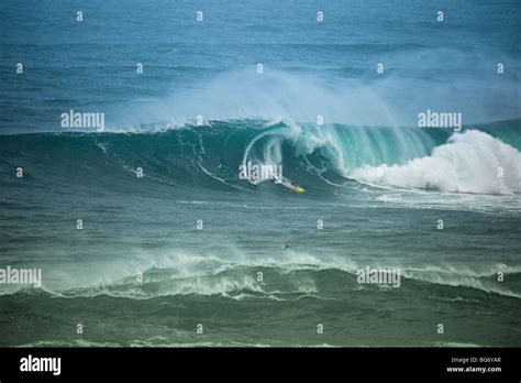 Surfing on the north shore of Oahu, Hawaii Stock Photo - Alamy