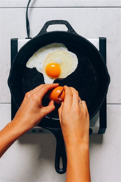 How to Cook an Egg (Runny Yolk!) - Minimalist Baker Recipes