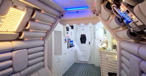 Fan Builds Nostromo Interior Replica for an Alien Museum in His Apartment