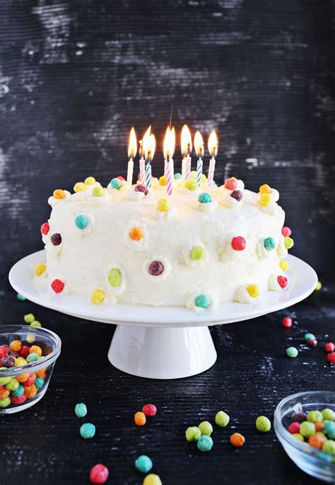 23 Incredibly Easy Ways to Decorate a Cake