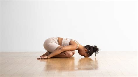 The 5 Best Yoga Poses for Pelvic Floor Dysfunction