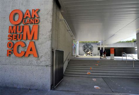 Chunk of ceiling falls from Oakland museum